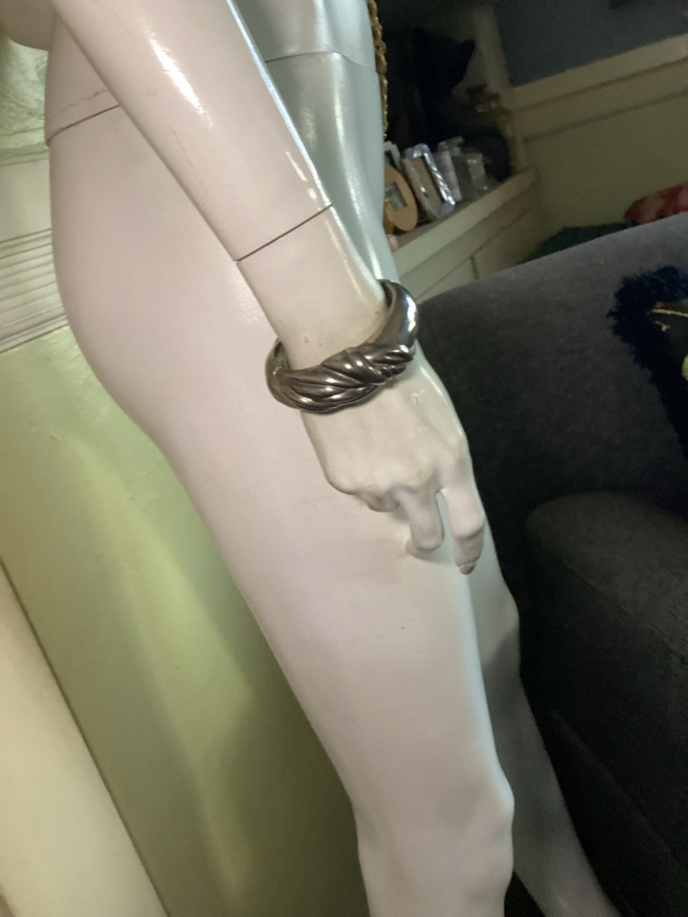 Vintage knot silver tone clamper